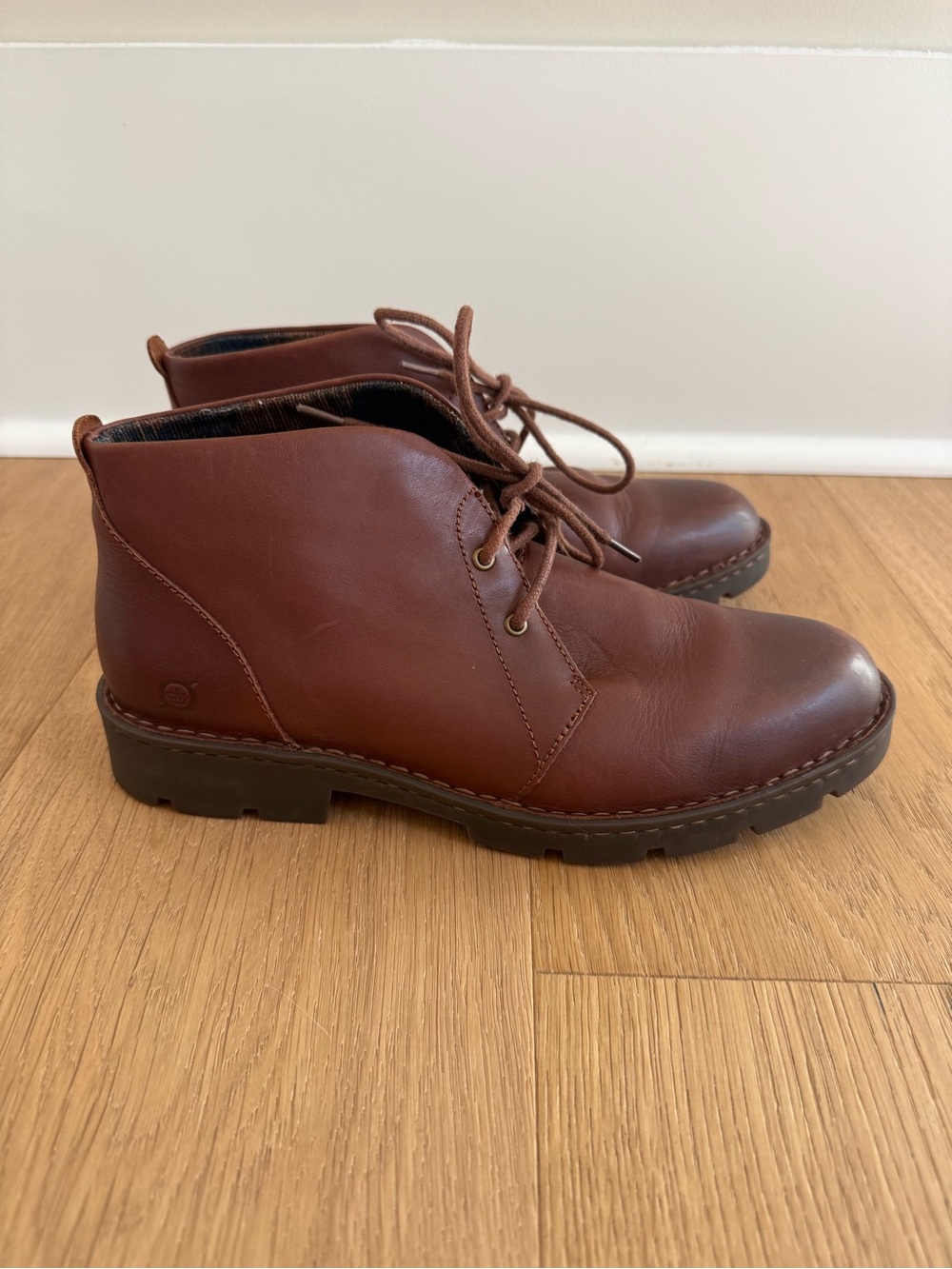 Born Women’s Brown Leather Chukka Style Lace Up Ankle Boots Sz 9
